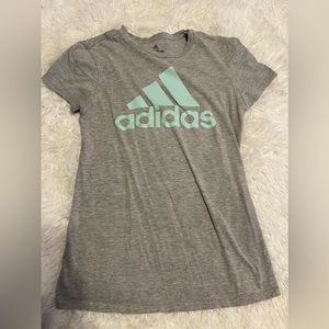 Small Gray adidas’s t-shirt like new